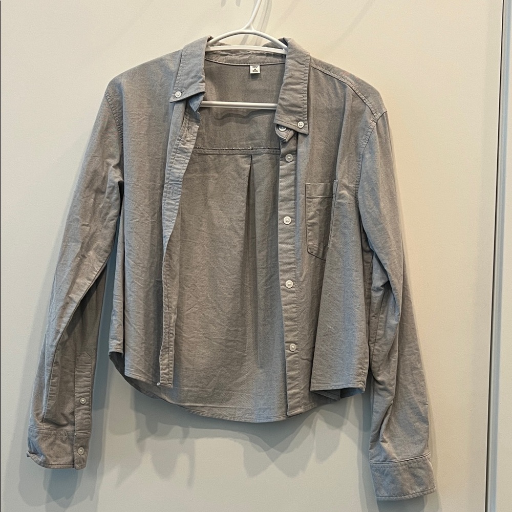 GU Light Gray Button-Up Cropped Shirt
